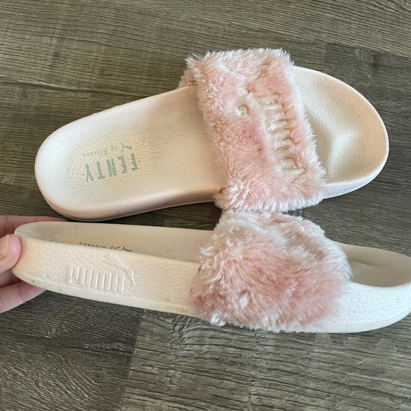 Baby pink puma Fenty slides - Picture 3 of 4